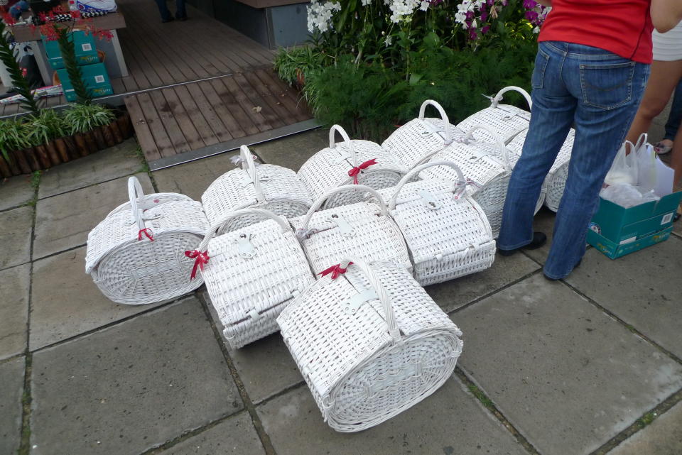 Sponsored picnic baskets are also in white. (Yahoo! photo)