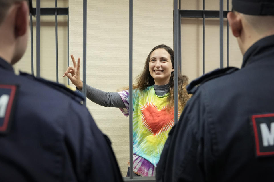 Sasha Skochilenko, a 33 year-old artist and musician shows a victory sign standing behind bars in the court room before a hearing in the Vasileostrovsky district court in St. Petersburg, Russia, Thursday, Nov. 16, 2023. Skochilenko has been convicted of spreading false information about the military and sentenced to 7 years in prison after replacing several supermarket price tags with slogans criticizing Russia's military action in Ukraine. (AP Photo/Dmitri Lovetsky)