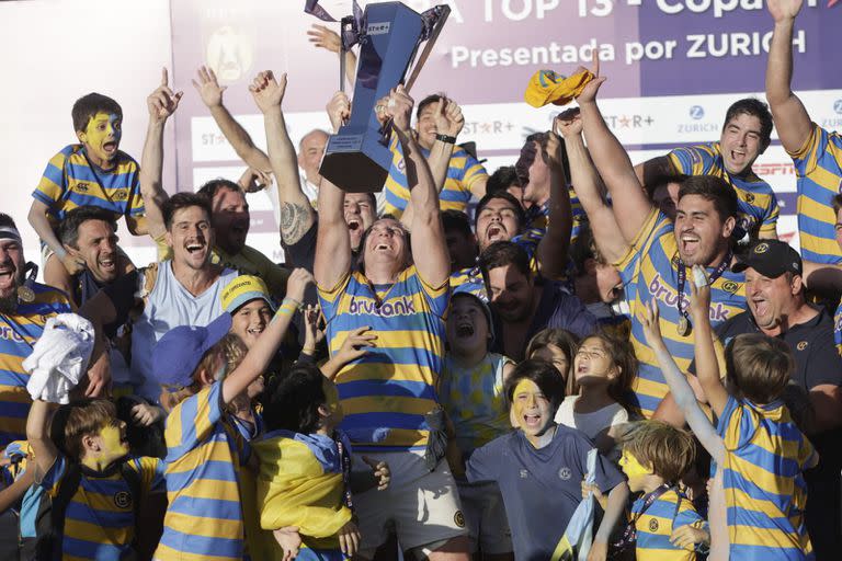 Hindú y las copas se llevan muy bien, pero el reencuentro tardó cinco años, una espera inhabitual para el club más exitoso desde que URBA organiza los campeonatos.