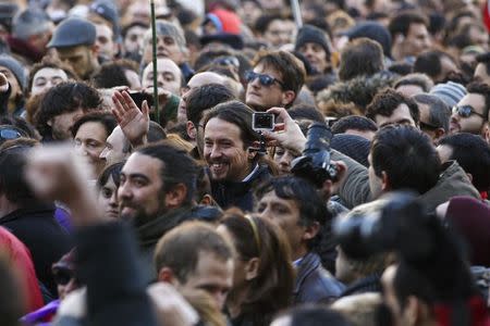 Pablo Iglesias (C), leader of Spain's party "Podemos" (We Can), waves as he arrives during a rally called by Podemos, at Madrid's Puerta del Sol landmark January 31, 2015. REUTERS/Sergio Perez