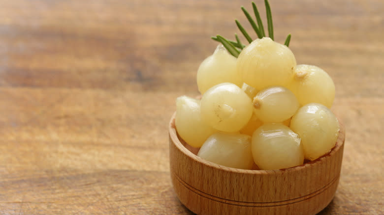 pearl onions in wooden bowl