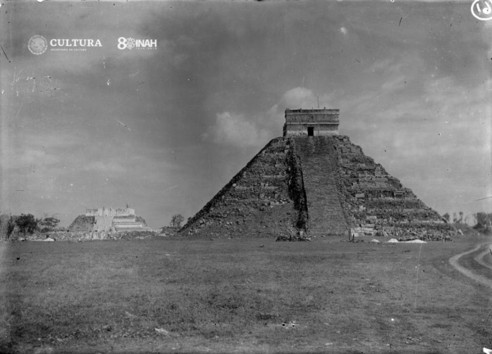 Chichén Itzá antes y después; El Castillo en 1900