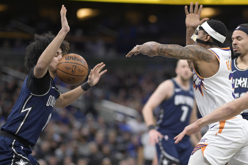 Orlando Magic guard Anthony Black, left, blocks a pass thrown by Phoenix Suns guard Bradley Beal during the first half of an NBA basketball game, Sunday, Jan. 28, 2024, in Orlando, Fla. (AP Photo/Phelan M. Ebenhack)