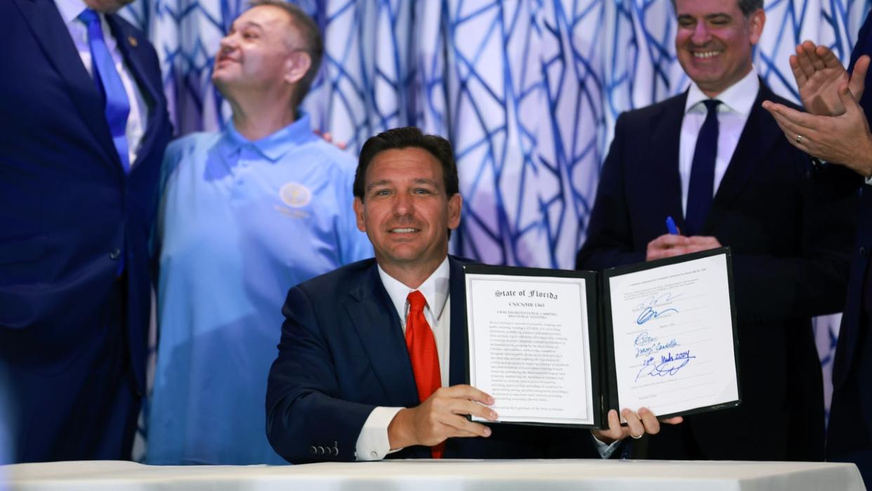 <div>MIAMI BEACH, FLORIDA - MARCH 20: Florida Gov. Ron DeSantis signs Florida House Bill 1365 during a news conference held at the Santorini by Georgios restaurant on March 20, 2024 in Miami Beach, Florida. The bill is hoping to prevent unauthorized camping and public sleeping. (Photo by Joe Raedle/Getty Images)</div>