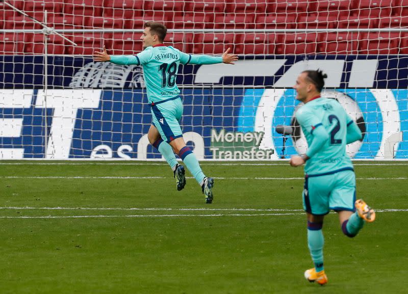 Foto del sábado del jugador de Levante Jorge de Frutos celebrando tras marcar el segundo gol de su equipo ante Atlético de Madrid