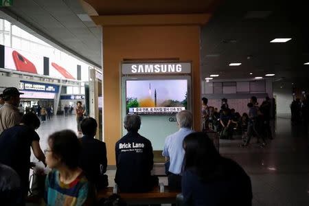 People watch a television broadcasting a news report on North Korea firing what appeared to be a short-range ballistic missile, at a railway station in Seoul, South Korea, May 29, 2017. REUTERS/Kim Hong-Ji