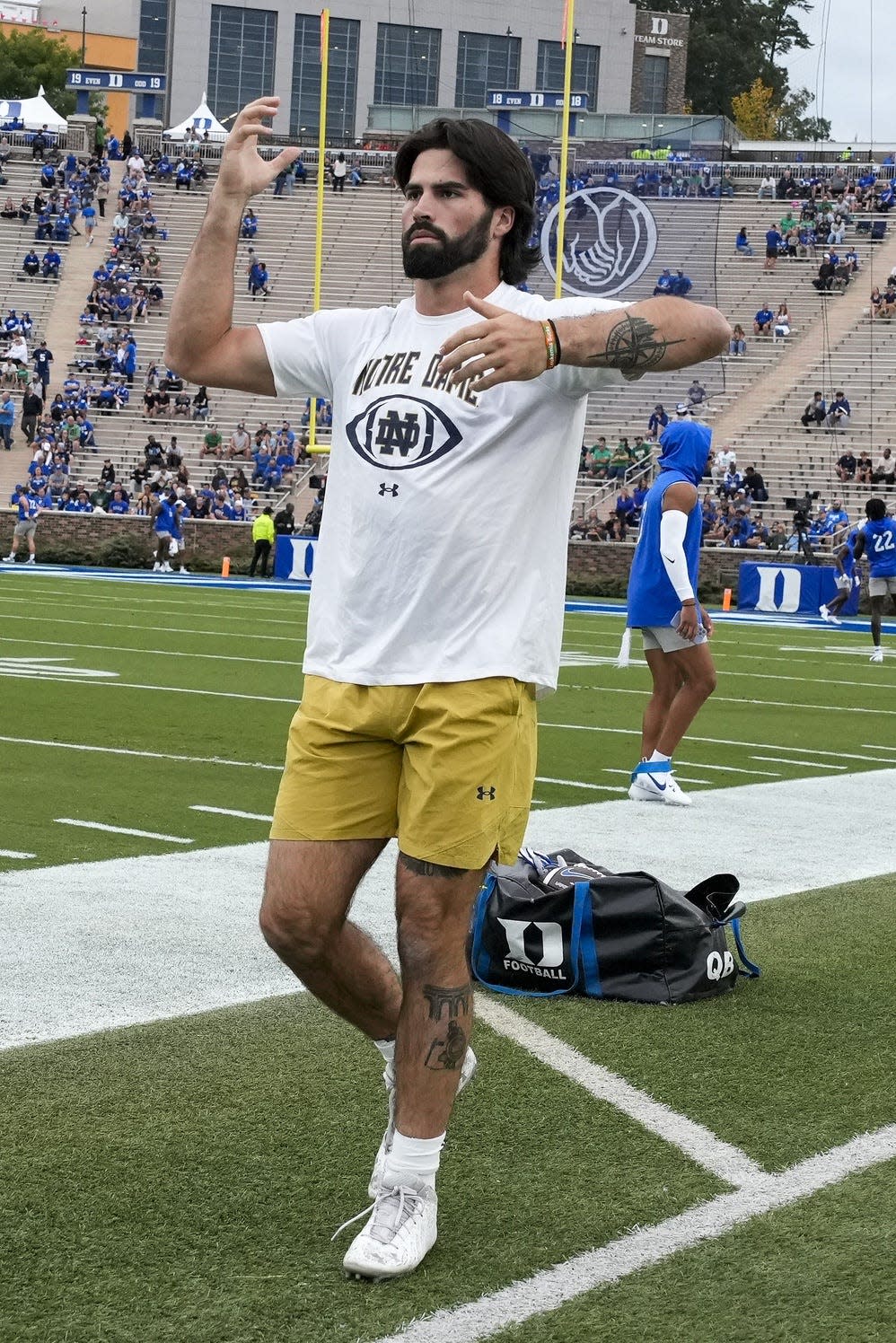 Look: Notre Dame's Sam Hartman checks on injured Duke QB Riley Leonard ...