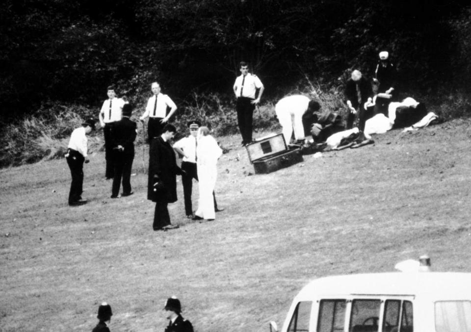 11 October 1986, Wild Park, Brighton: police forensic officers prepare to enter the ‘den’ where the bodies were found (PA)