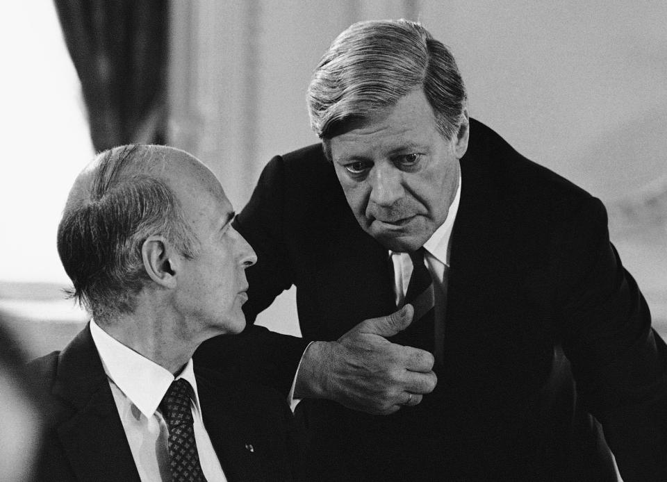 FILE - In this June 28, 1979 file photo French President Valery Giscard d’Estaing, left, confers with German Chancellor Helmut Schmidt, in Tokyo. Valery Giscard d’Estaing, the president of France from 1974 to 1981 who became a champion of European integration, has died Wednesday, Dec. 2, 2020 at the age of 94, his office and the French presidency said. (AP Photo, File)