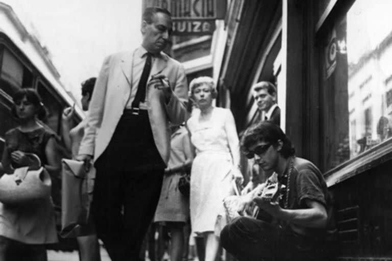 Tanguito solía tocar en la calle, en la avenida Corrientes, en el centro, en el peregrinaje incansable hasta Plaza Francia