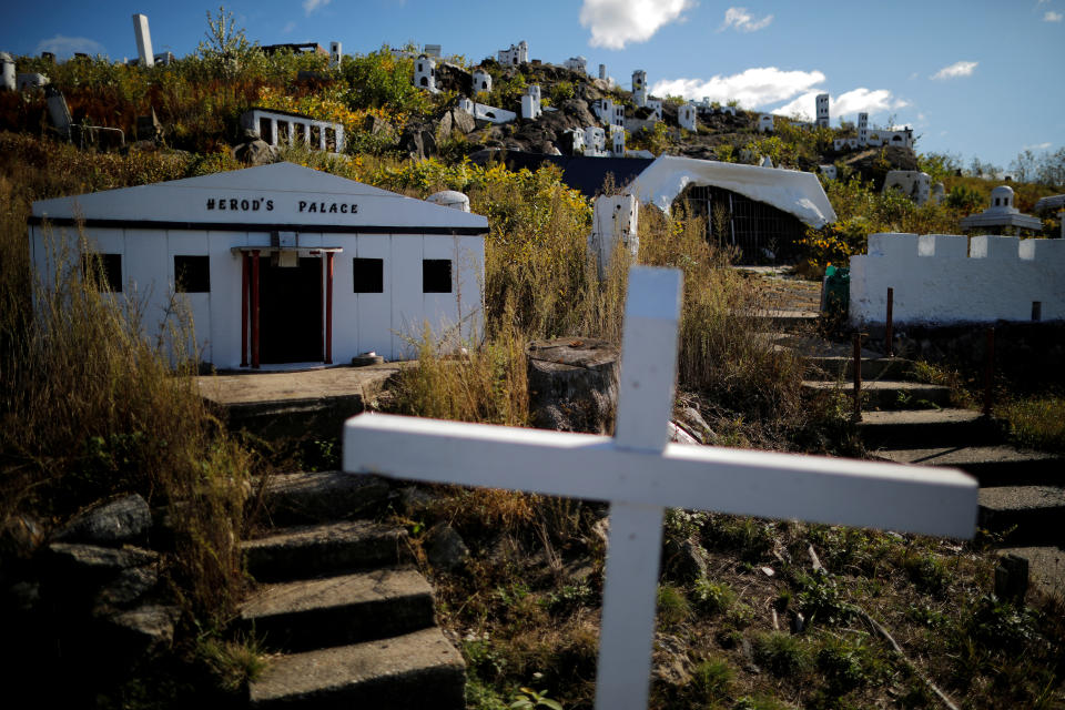 En la imagen, Holy Land USA, un parque temático dedicado a la Biblia que abrió sus puertas en la ciudad de Waterbury, en Connecticut (Estados Unidos), en 1955 y que posteriormente quedó abandonado. (Foto: Brian Snyder / Reuters).