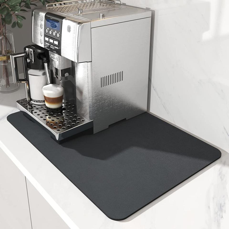 Alfombrilla de café absorbente con respaldo de goma para secar platos y encimeras de cocina, accesorios para cafetera/Amazon.com.mx