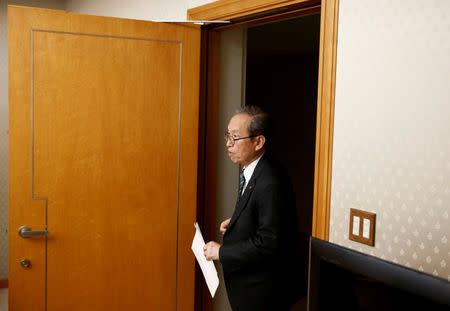 Toshiba Corp Chief Executive Satoshi Tsunakawa attends a round-table interview with reporters in Tokyo, Japan, June 23, 2016. REUTERS/Thomas Peter