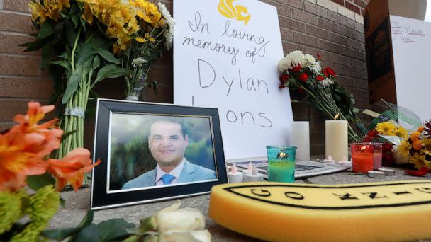 PHOTO: A makeshift memorial for slain Spectrum News 13 journalist Dylan Lyons at the University of Central Florida Nicholson School of Communications in Orlando, Fla., Feb. 23, 2023. (Joe Burbank/Orlando Sentinel via Newscom)