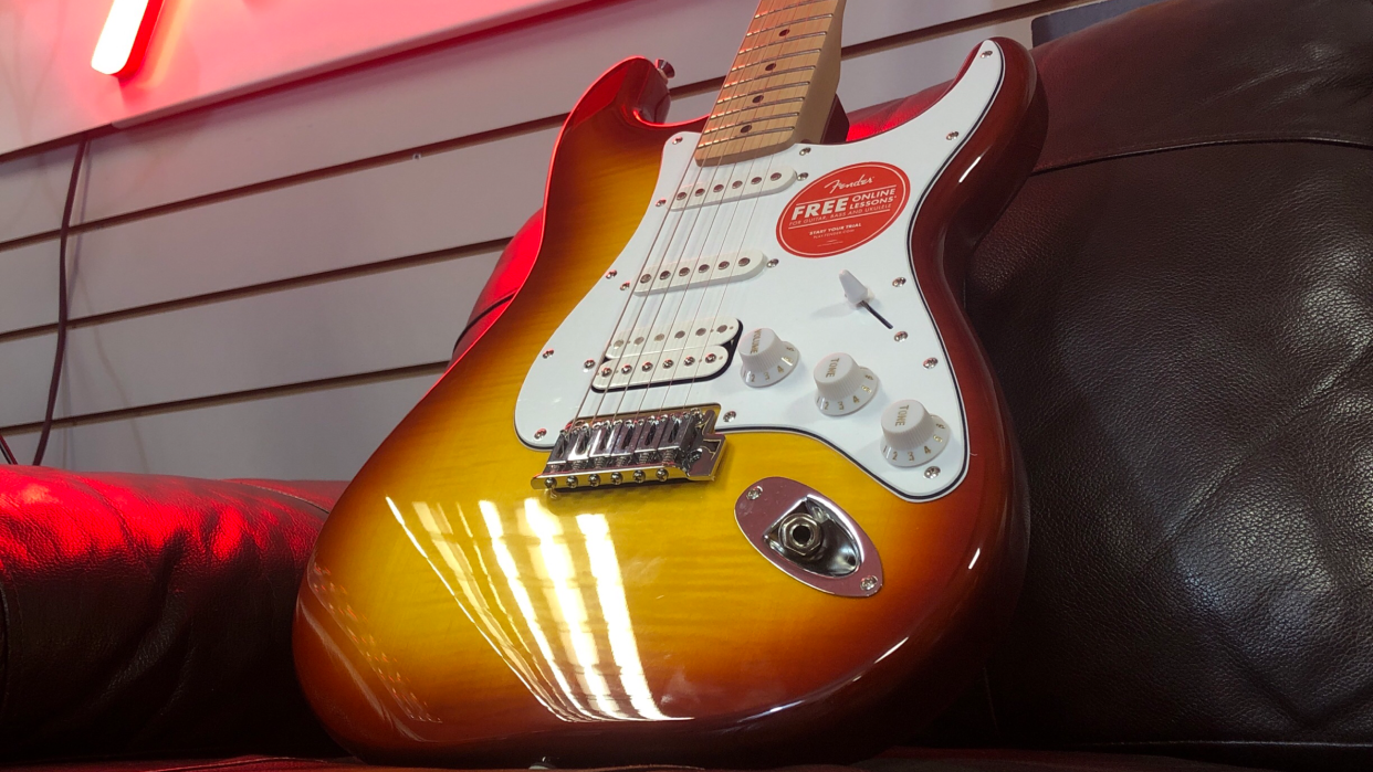  Squier Affinity Stratocaster FMT HSS review. 