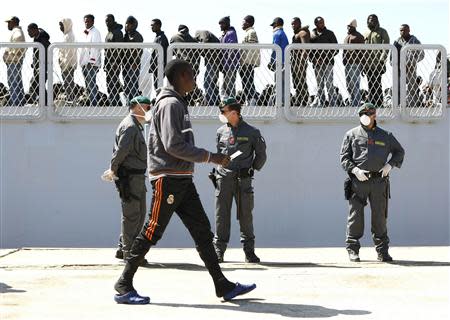 Migrants arrive at the Sicilian port of Augusta near Siracusa March 21, 2014. REUTERS/Antonio Parrinello