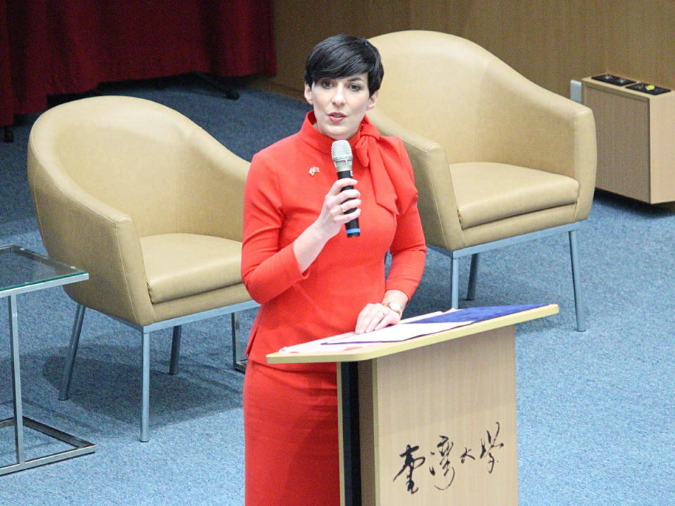 捷克眾議長艾達莫娃(Marketa Pekarova Adamova)28日下午在台大演講時表示，中國共產黨若敢以武力犯台，不僅代價高昂且注定失敗 (央廣記者王照坤 攝)