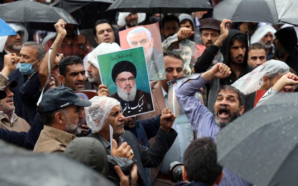 Protesters in Tehran after the death of Hassan Nasrallah in an Israeli air strike