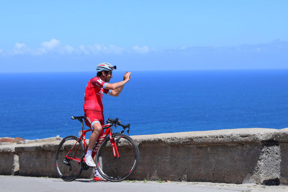 <p>Alberto Losada (Team Katusha) is taking advantage of his rest day to picture the beautiful landscapes that Italian islands offer. </p>