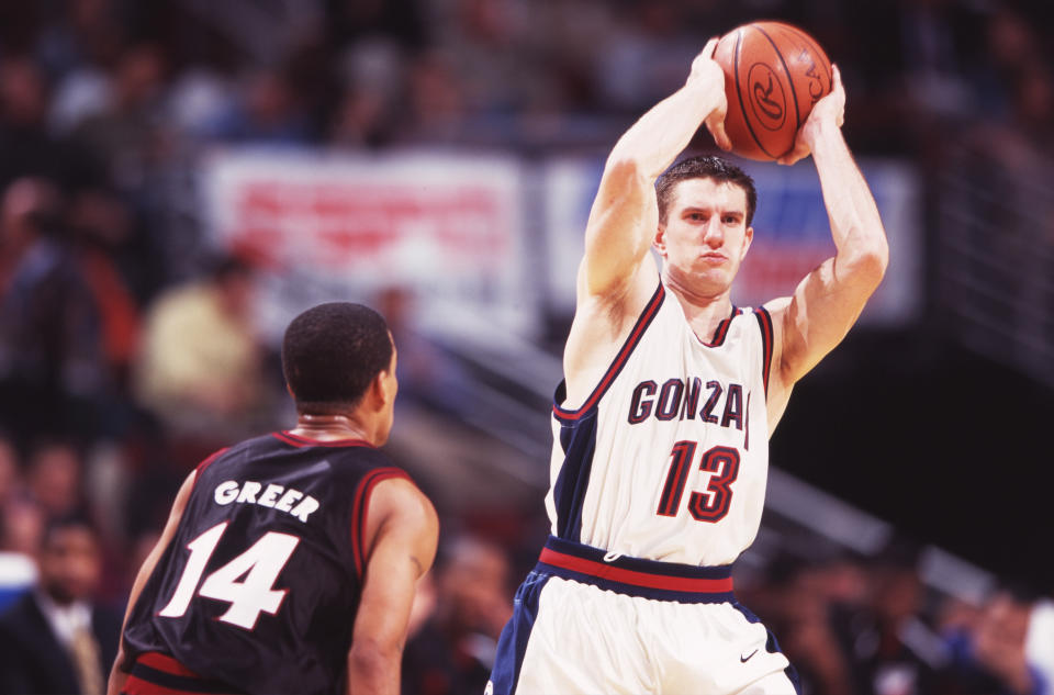 8 Dec 1999:  Matt Santangelo of the Gonzaga Bulldogs in action during the Bulldogs 64-48 loss to the Temple Owls in the Great 8 at the United Center in Chicago, IL  (Photo by John Biever/Icon Sportswire via Getty Images)