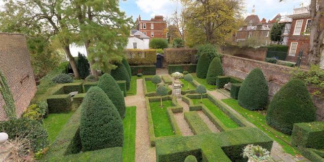 sir ridley scott&#39;s former home