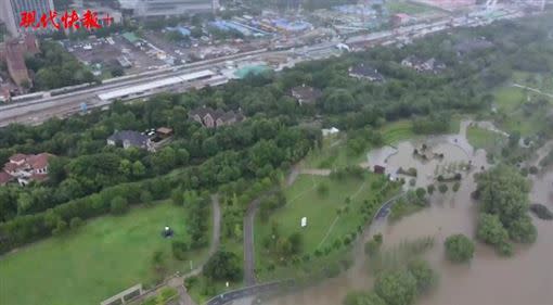 汛期中的南京長江河段。（圖／翻攝自《現代快報》）