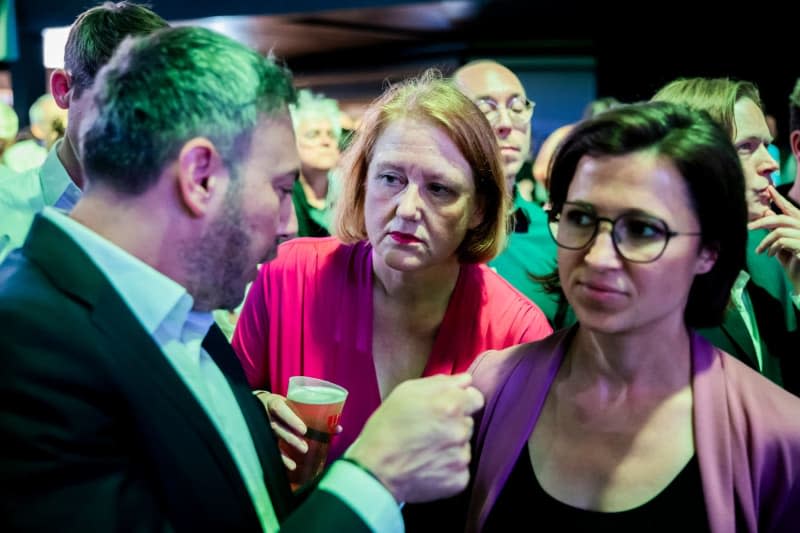 Lisa Paus (C), German Minister for Family Affairs, Senior Citizens, Women and Youth, talks to Sergey Lagodinsky (L), lead candidate of the Greens for the 2024 European elections, and Hannah Neumann (R), Member of the European Parliament, during the announcement of the first forecasts for the results of the 2024 European elections at the Greens' election party in the Columbiahalle. Christoph Soeder/dpa