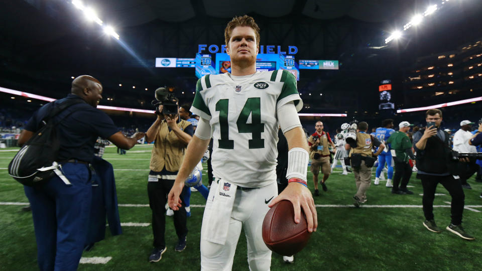 Rookie Sam Darnold went 16-of-21 for two touchdowns and 198 yards in his first start. (Getty Images) 