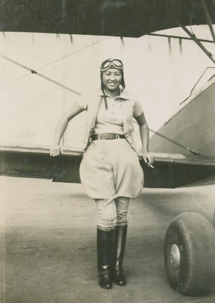 Lee stands next to the Student Prince in 1932.