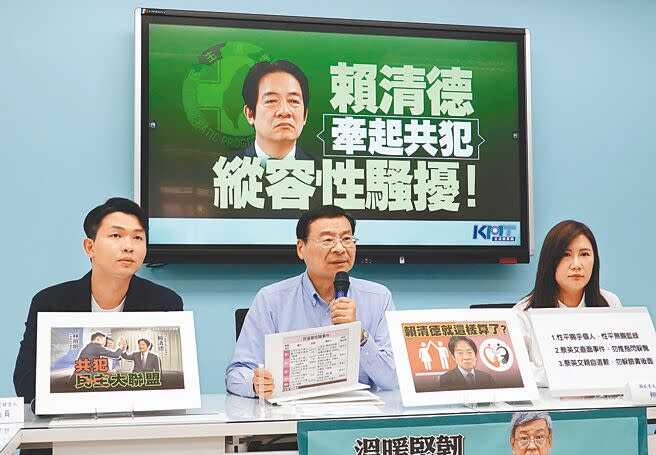 國民黨文傳會副主委柳采葳（右起）、立法院黨團總召曾銘宗、侯友宜競選工作室發言人呂家愷3日舉行「賴清德牽起共犯，縱容性騷擾！」記者會，抨擊民進黨主席賴清德縱容性騷擾案，並指多起性騷擾案發生在蔡英文總統擔任黨主席時，蔡應該出面道歉。（姚志平攝）