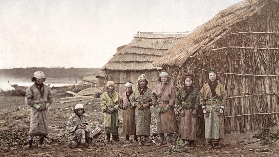 Ainus en 1880.