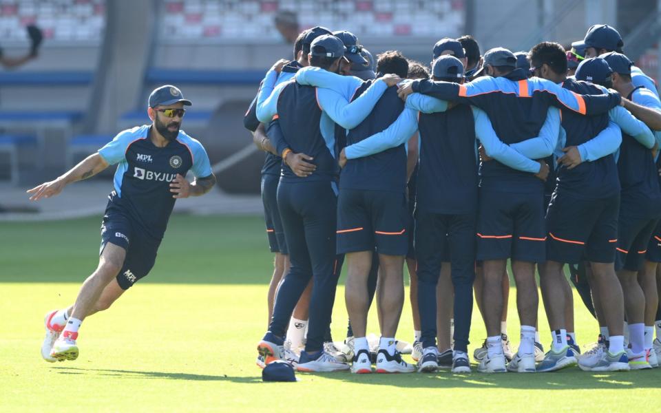 India captain Virat Kohli (l) in action during a warm up game during India nets ahead of the 5th Test match - Getty Images