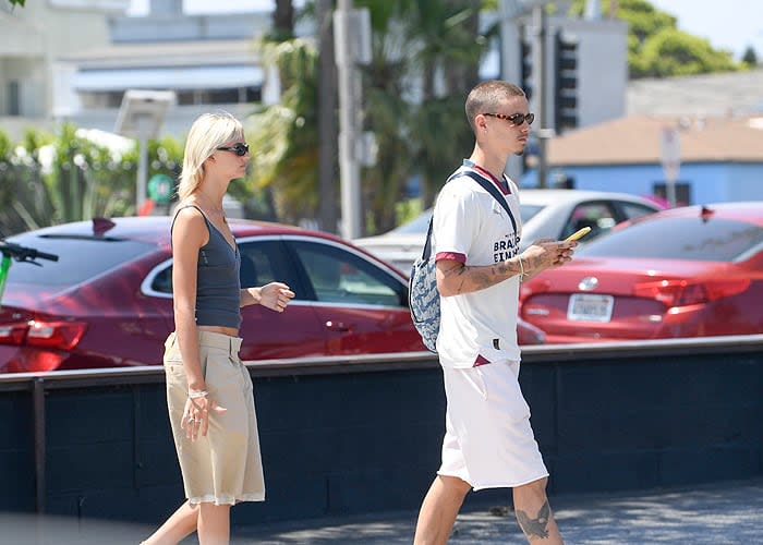 Mia y Romeo paseando 