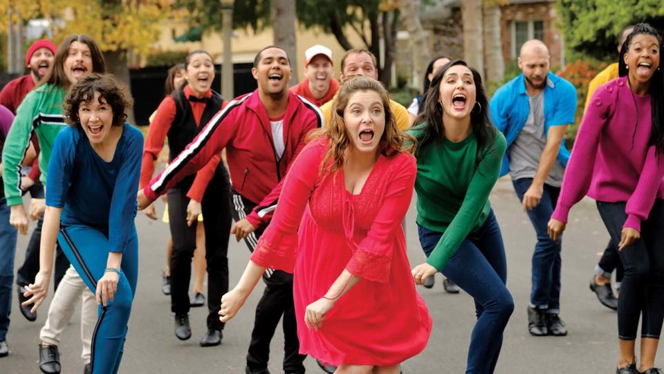 Crazy Ex-Girlfriend "I Have To Get Out". Pictured (center): Rachel Bloom as Rebecca (Scott Everett White/The CW)