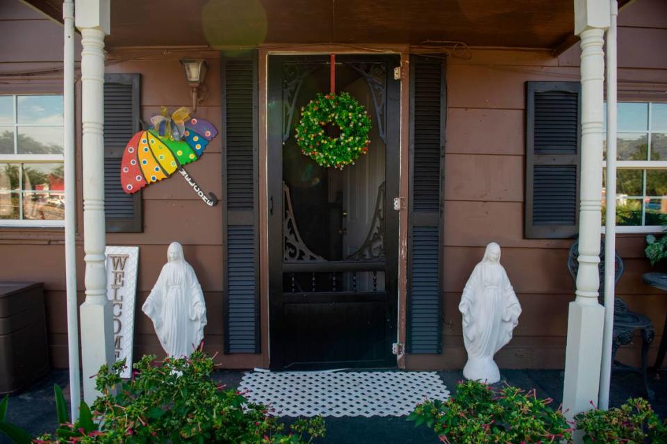 The side of Mary Gipson’s house facing Bienville Boulevard in Ocean Springs on Tuesday, Sept. 26, 2023. The city’s new Urban Renewal Plan suggests the city monitor the property for code adherence.