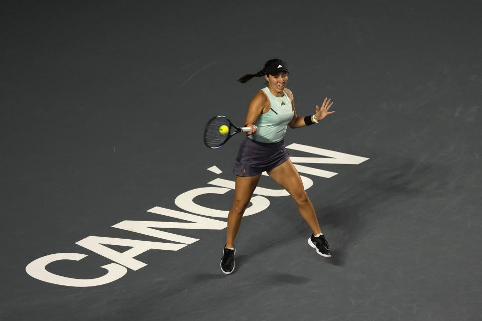 Jessica Pegula, of the United States, returns a shot to Coco Gauff of the United States, during a women's singles semifinal match at the WTA Finals tennis championships, in Cancun , Mexico, Saturday, Nov. 4, 2023. (AP Photo/Fernando Llano)