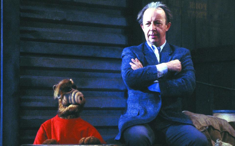 Nach einem jahrelangen Krebsleiden ist Schauspieler Max Wright im Alter von 75 Jahren gestorben. Er war vor allem für seine Rolle als Willie Tanner in der 80er-Jahre-Comedy-Serie "Alf" bekannt.