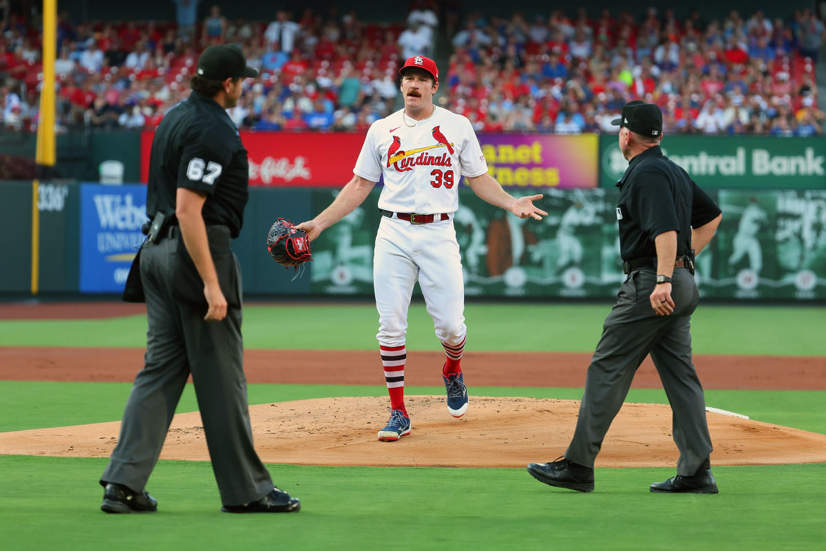 Cubs: Ian Happ calls out fans at Target Field for throwing Skittles at him