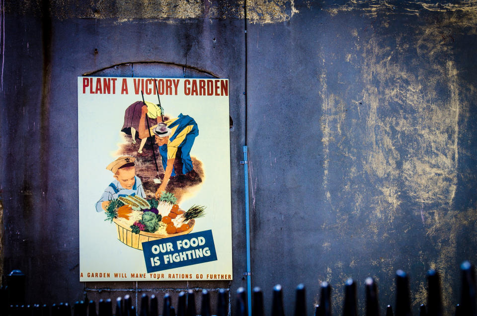 A World War II victory garden poster at the National WWII Museum in New Orleans. (Photo: Billy Metcalf Photography / Flickr)