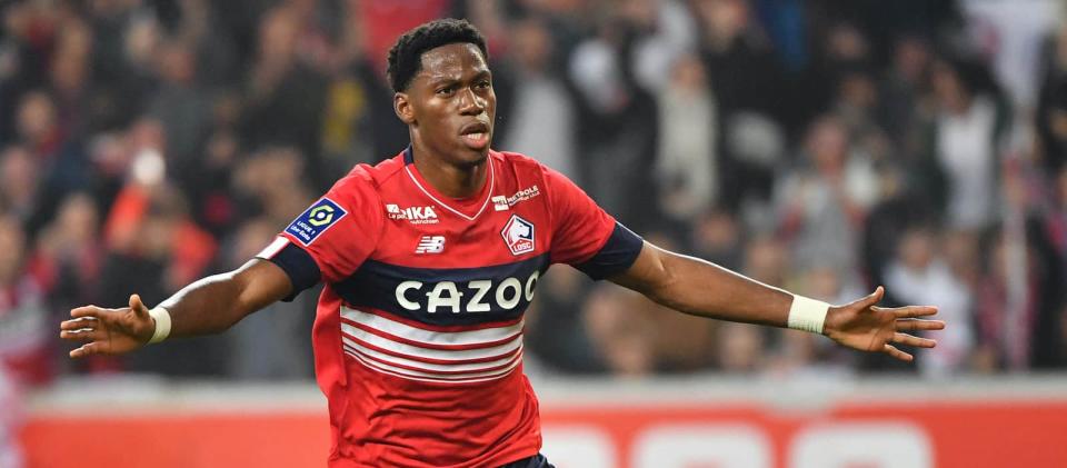 Manchester United make contact with representatives of Lille striker Jonathan David