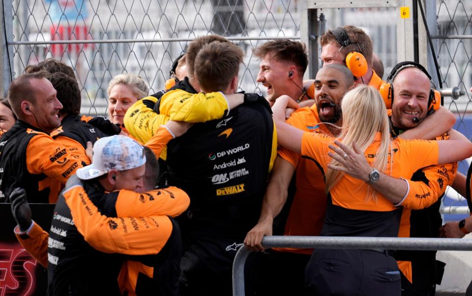McLaren's pit crew