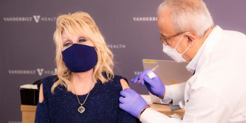 Dolly Parton receives vaccine