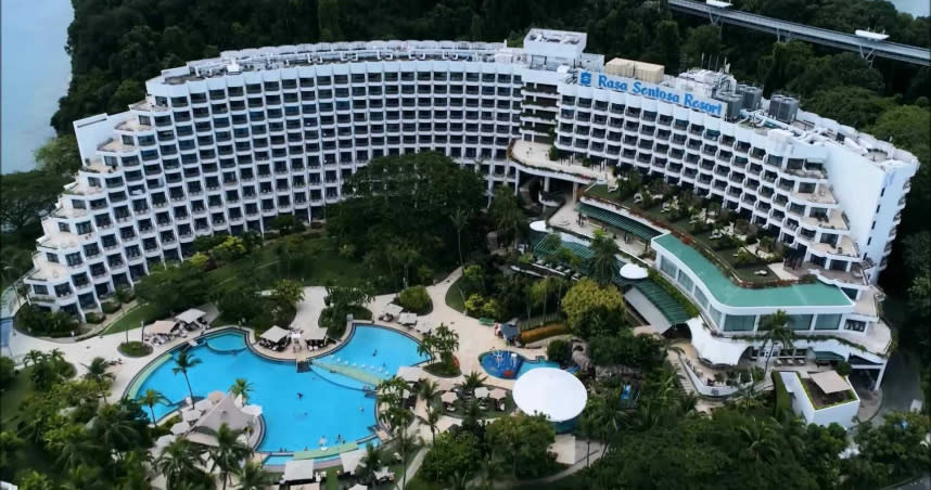 有從英國留學返國的新加坡學生，在新加坡政府安排下，入住五星級飯店隔離。（圖／翻攝飯店臉書）