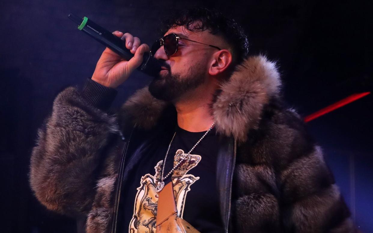 "Macht euch keine Sorgen" richtet er an die Fans: Am Mittwoch sagte Rapper Haftbefehl seine komplette Tour ab. (Bild: 2018 Getty Images / Andreas Rentz)