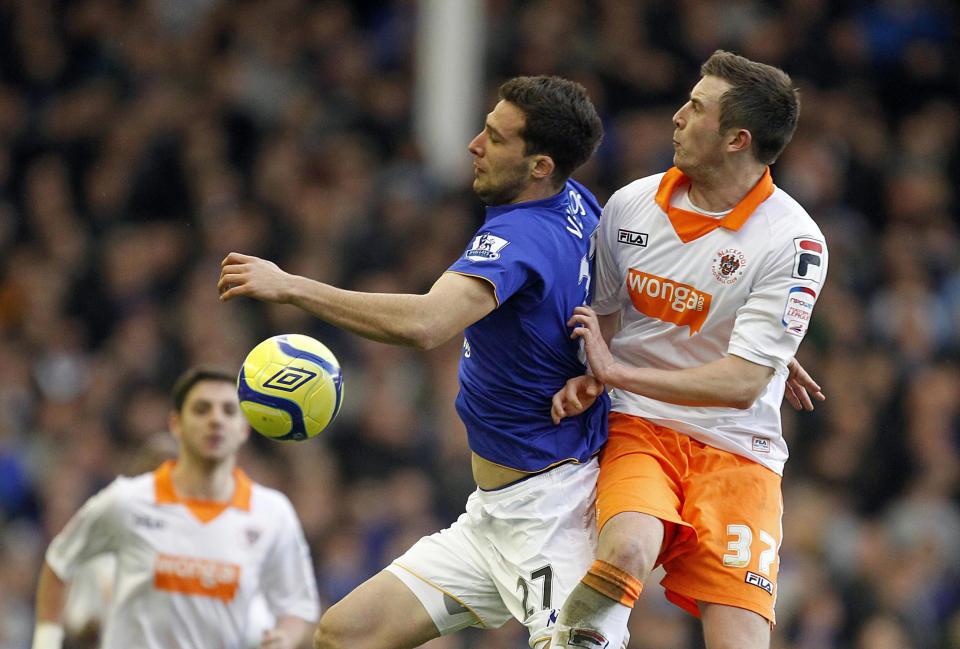 Apostolos Vellios cuando jugaba para el Everton