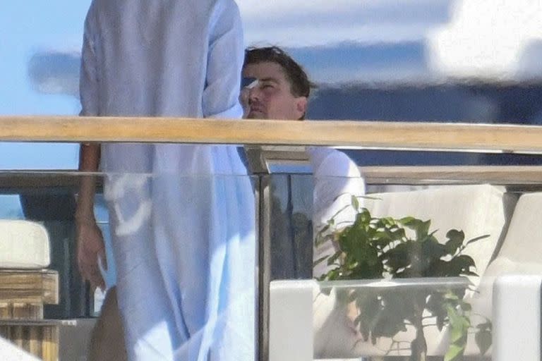 Leonardo DiCaprio y la modelo inglesa Neelam Gill, durante unas vacaciones en Cerdeña