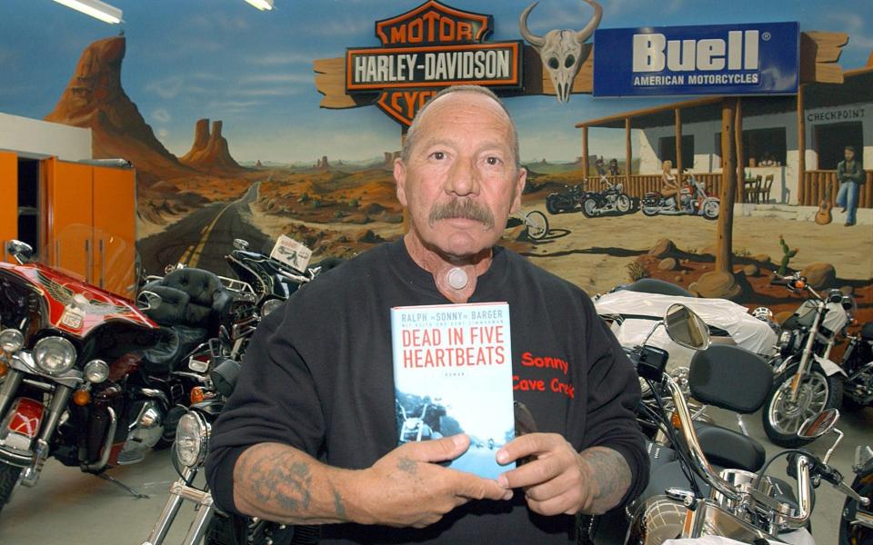 Sonny Barger in 2004 with a copy of his debut novel Dead In Five Heartbeats - dpa picture alliance archive/Alamy