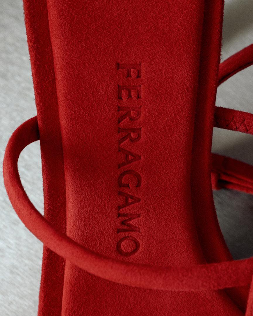 包括鞋底上的Logo也將全面更換。（翻攝自FERRAGAMO IG）