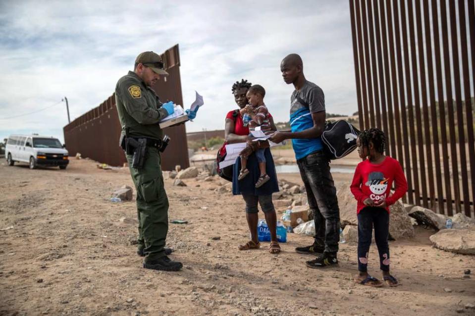 Haitian family on the U.S.-Mexico border, theGrio.com