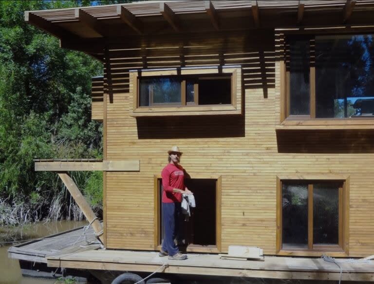 Súbete a mi casa flotante: Aníbal Guiser Gleyzer encontró en el Delta una nueva vocación que combina arquitectura y naturaleza 